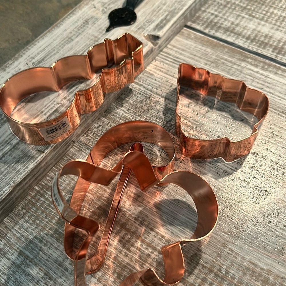 Bundle of 4 holiday cookie cutters! 👩🏻‍🍳